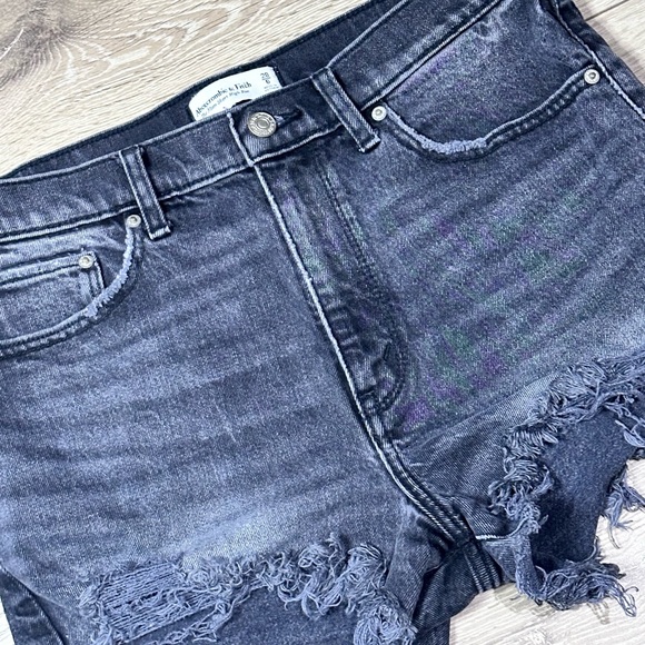 Abercrombie & Fitch Distressed The Mom High Rise Short Gray Wash - Picture 5 of 12